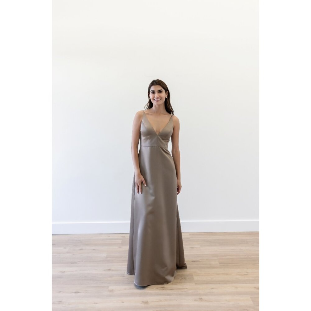 WTOO Josephine. Long Satin VNeck Aline Formal Dress. Taupe. Size 10